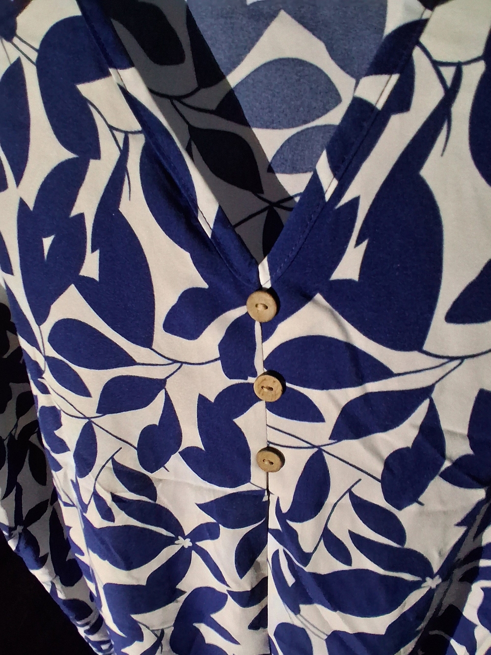 Blue and White Floral V-Neck Camisole Woman's Size 2X - Picture 4 of 6